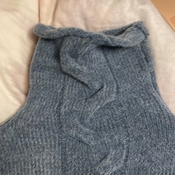 O&O Super Soft, Blue & White Turtle Neck Sweater. Size Large - Picture 3 of 7